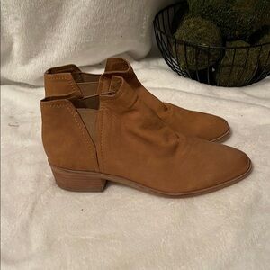 Dolce Vita Women's Tan Ankle Boots